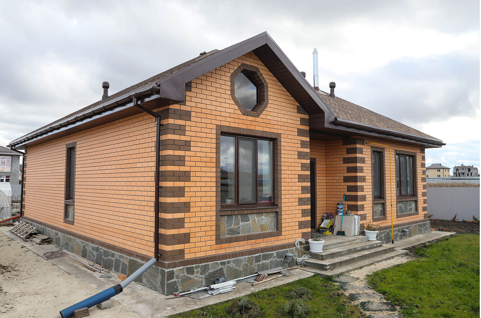 Одноэтажный кирпичный дом за 1000000 рублей